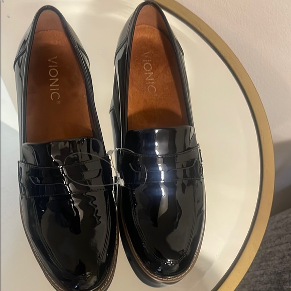 Vionic Black Leather Loafers with Textured Finish - Picture 5 of 5